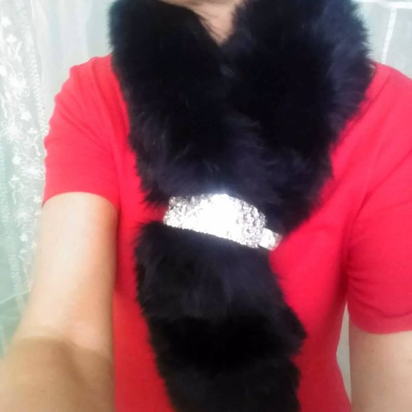 NEW Black Faux-Fur Scarf, Silver Sequin Clasp - Picture 5 of 9